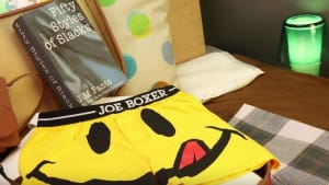 Jo Boxer sings about arriving on Aussie shores 